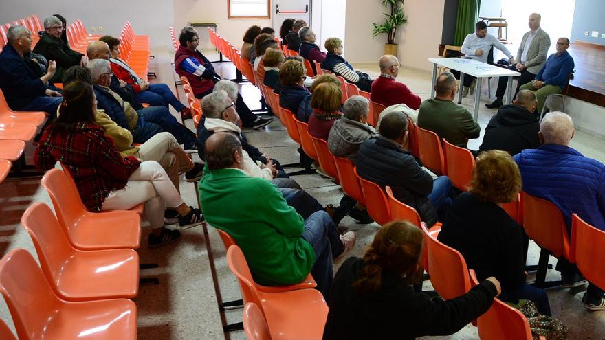 Acera por la derecha en A Roza y extender la zona de convivencia
