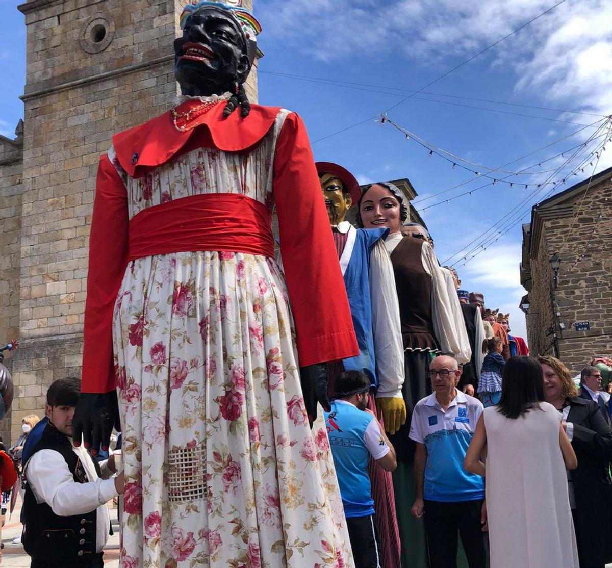 Momentos de actos tradicionales y de gran animación en Puebla de Sanabria, durante la celebración de las Fiestas de las Victorias en ediciones pasadas. / A. S.