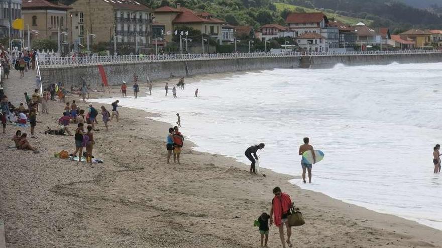 La playa de Santa Marina, durante la tarde de ayer.