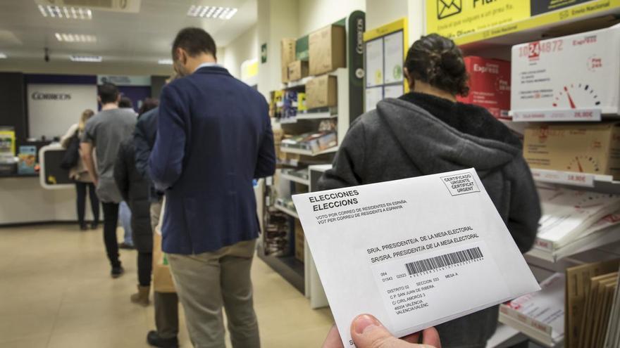 Máis de 138.000 galegos xa votaron por correo, o triplo que en 2019