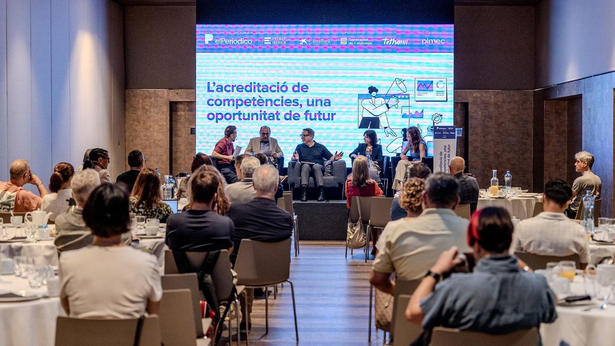 Participantes de la mesa redonda sobre competencias de futuro en la sede de EL PERIÓDICO en Barcelona.
