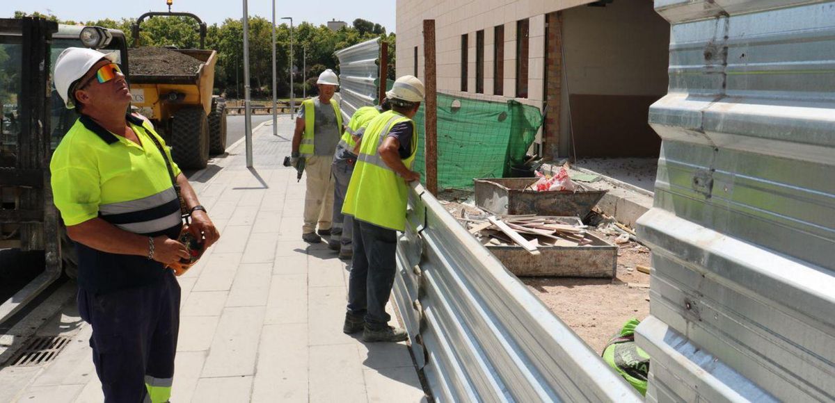 Córdoba tiene medio centenar de obras activas durante el verano | VÍCTOR CASTRO