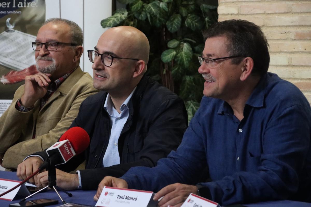 El alcalde Saura, en el centro, con Hernández y Monzó.