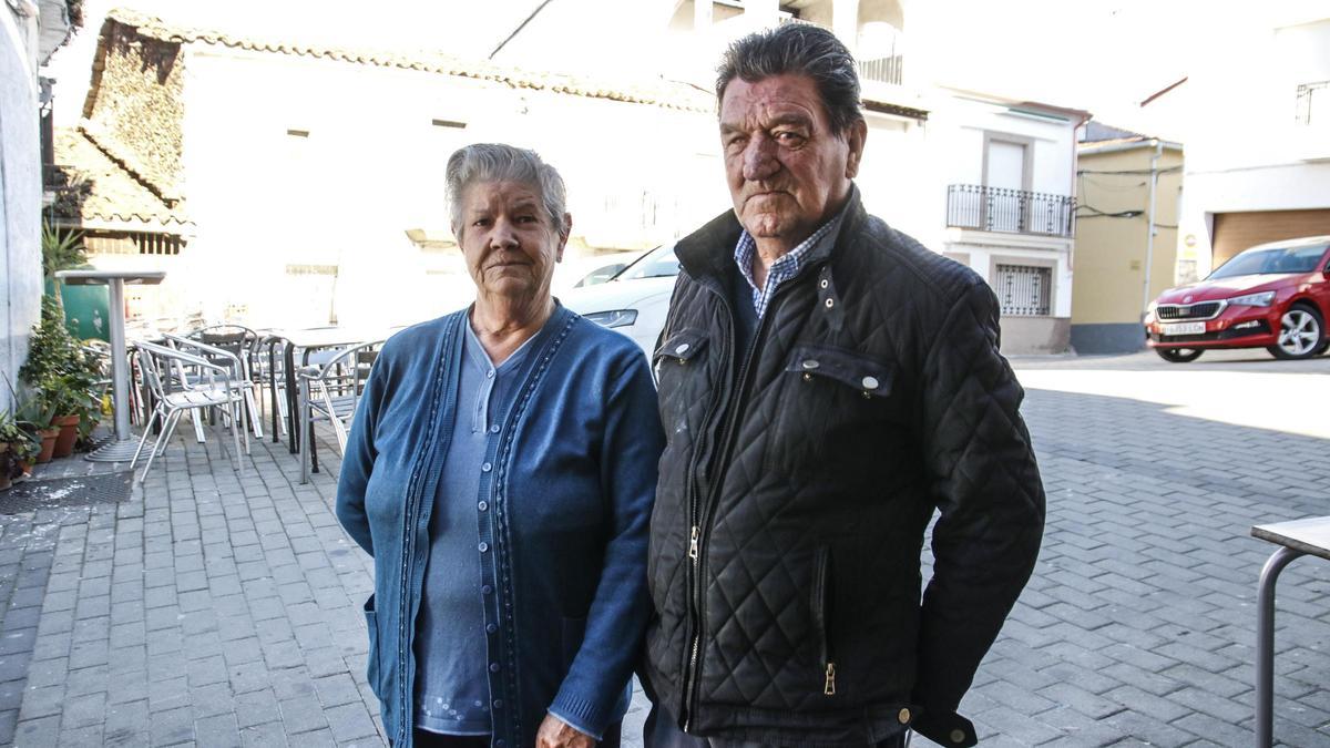 María Cruz Martín y Florentino Corrales, en Santibáñez el Bajo.