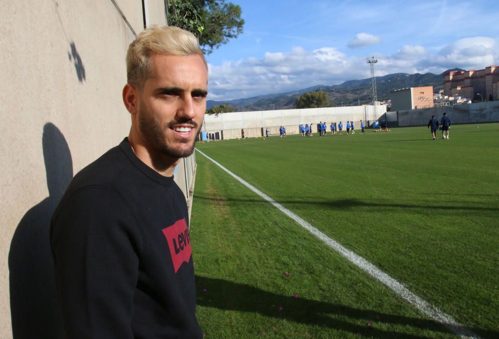 La primera plantilla, con la ausencia de Carlos Kameni y la visita del exmalaguista Juanmi, vuelve al trabajo tras las vacaciones de Navidad bajo las órdenes de Marcelo el ''Gato'' Romero.