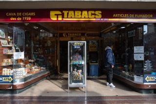 El Gobierno prohibirá la venta de cigarrillos electrónicos fuera de los estancos en 5 años