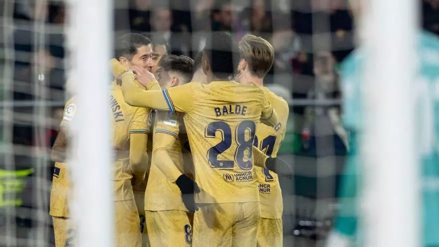 ¡El Barça no perdona y se mantiene líder en el Villamarín!