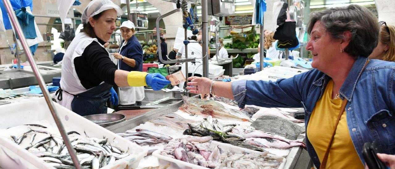 Uno de los puestos del mercado de abastos de Pontevedra ayer.