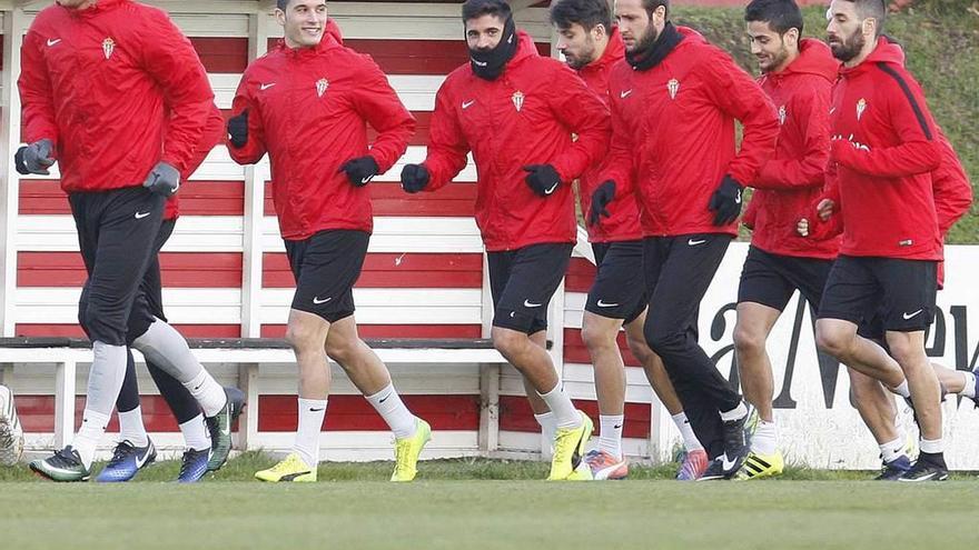 Los titulares ante el Betis, ayer, en Mareo.