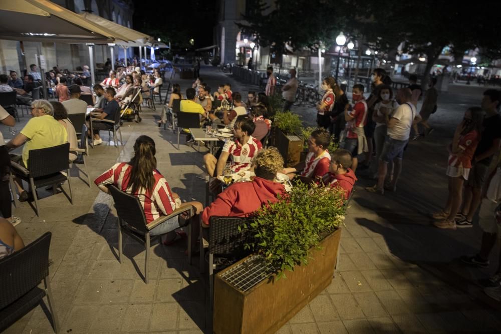 L'afició del Girona viu lluny de Montilivi la decepció.