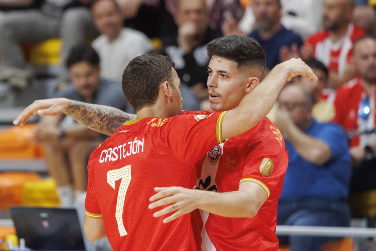 Darío Gil y Gon Castejón celebran el 2-0