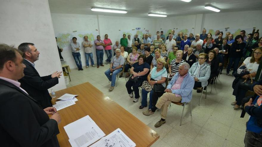 Barro emplaza a Medio Ambiente a aprobar otro trazado para la A-57 en Curro