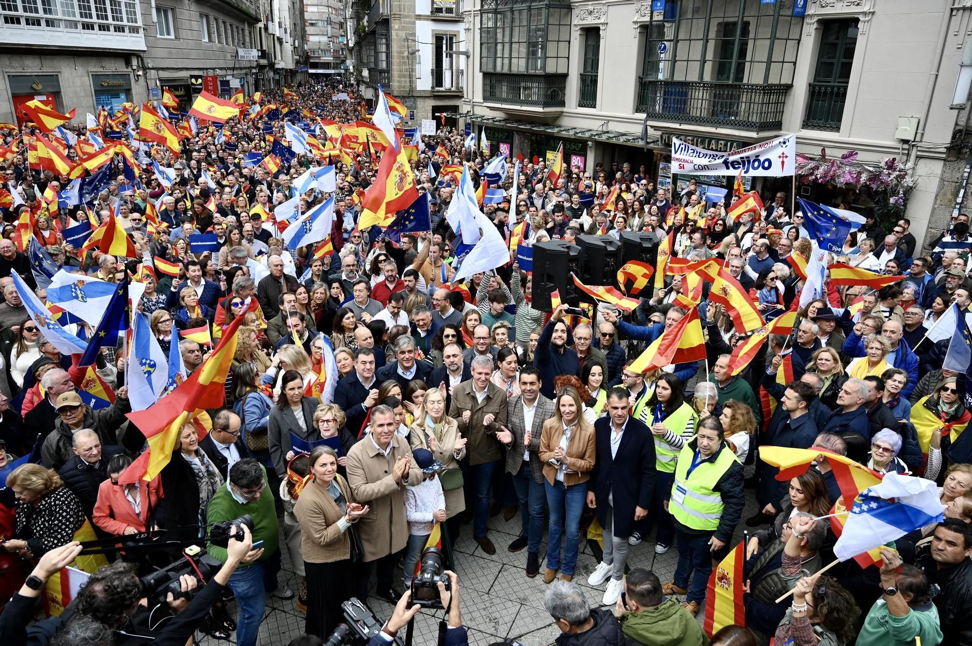 Contrarios a la amnistía se unen en una manifestación en Pontevedra