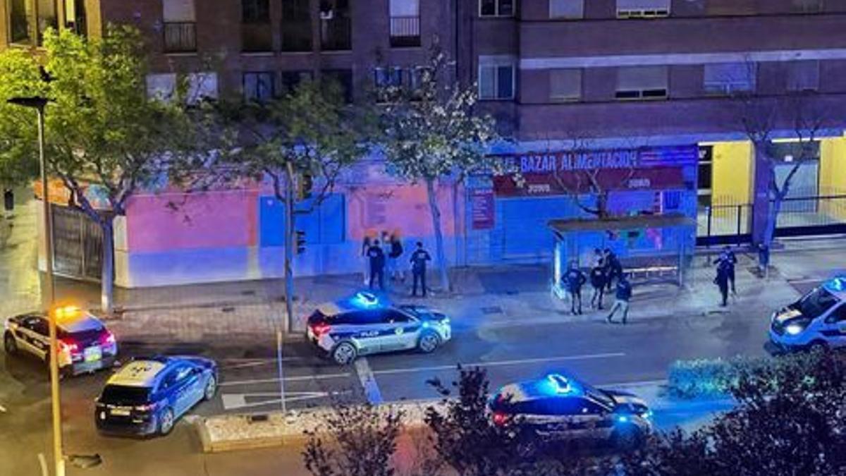 Los hechos ocurrieron a las 0.45 de la madrugada del viernes cuando los agentes acudieron a la avenida Valencia a auxiliar a la mujer y detuvieron al hombre.
