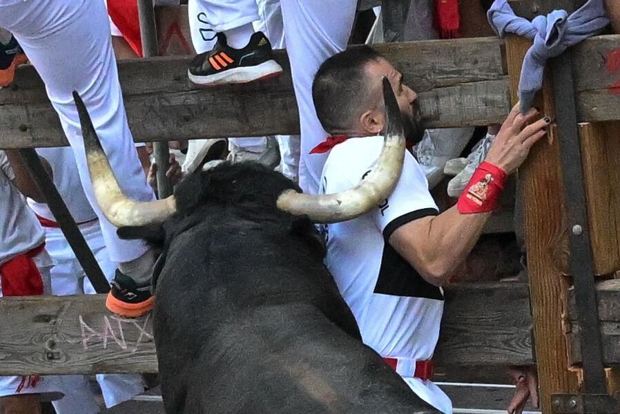 Imatges del segon encierro dels Sanfermines 2025