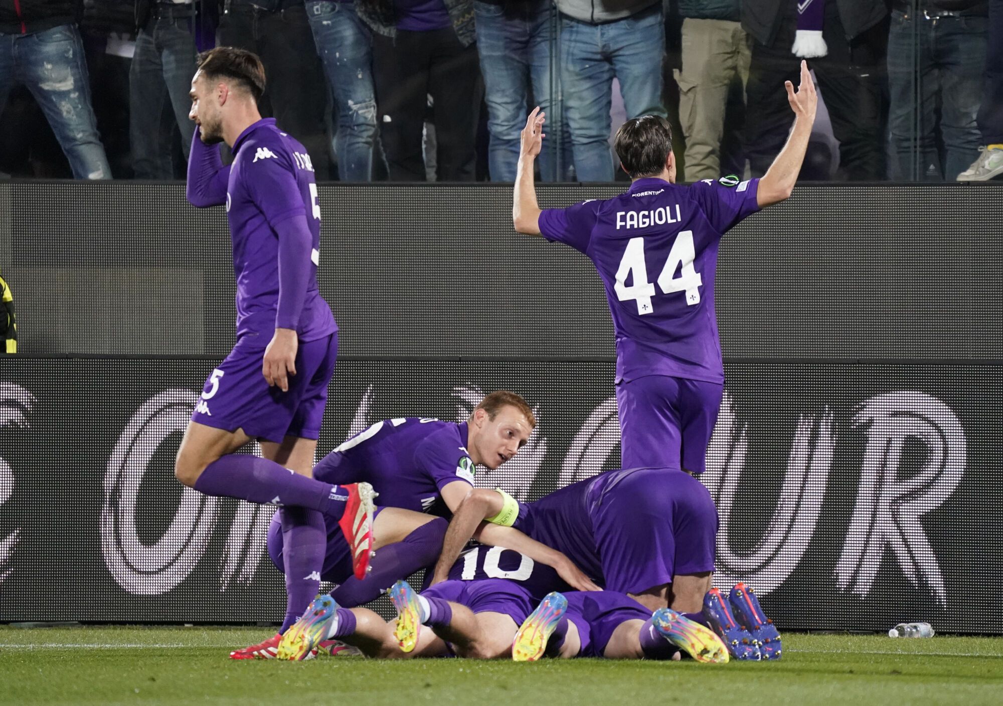 Fiorentina’s players celebrations after the goal of 2-1 during the UEFA Conference League soccer match between Fiorentina and Betis at Artemio Franchi stadium in Florence, Italy - Thursday, May 08, 2025. (Photo by Marco Bucco/LaPresse )