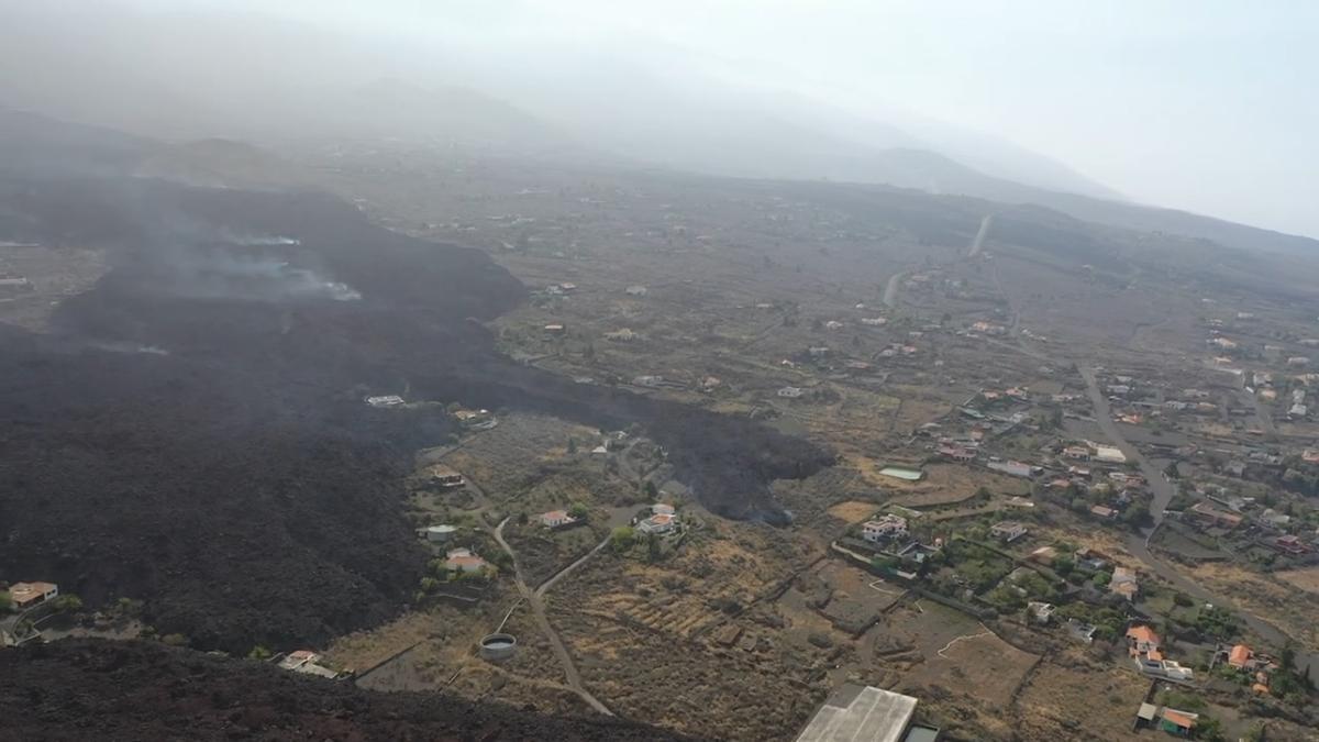 Vista aérea de la colada principal del volcán de La Palma