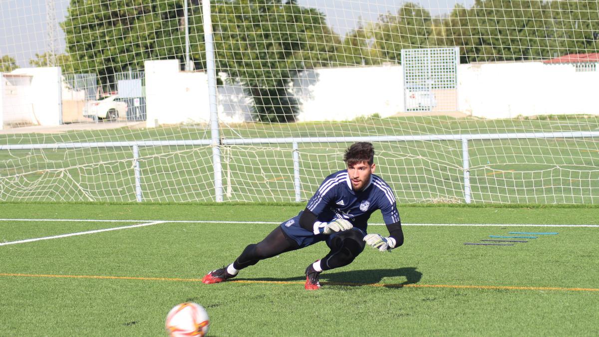 Gonzalo Cretazz, durante un entrenamiento con el Badajoz