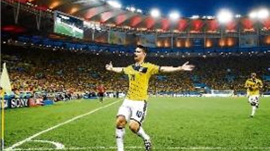 James Rodriguez celebra l&#039;espectacular primer gol que va fer.