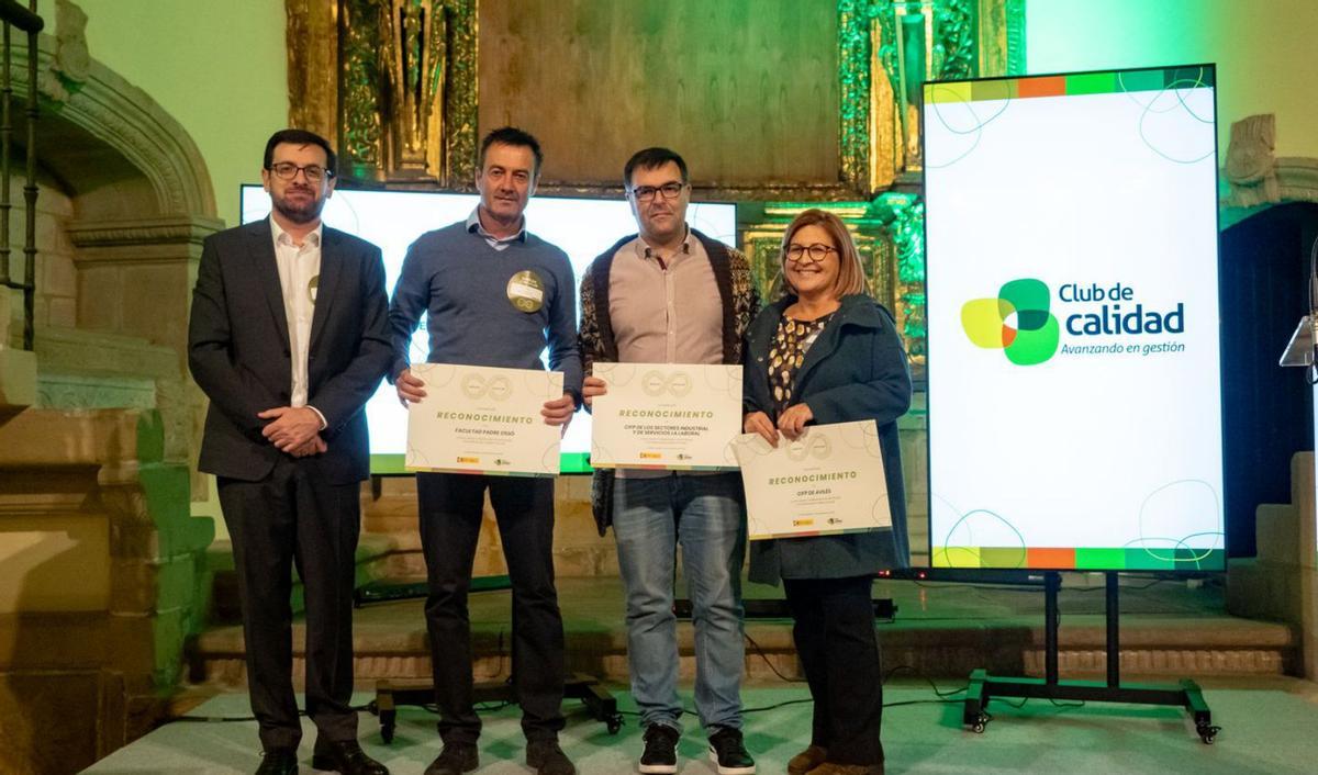 Representantes de los centros que participaron en el proyecto y recibieron el diploma | Cedida a Lne