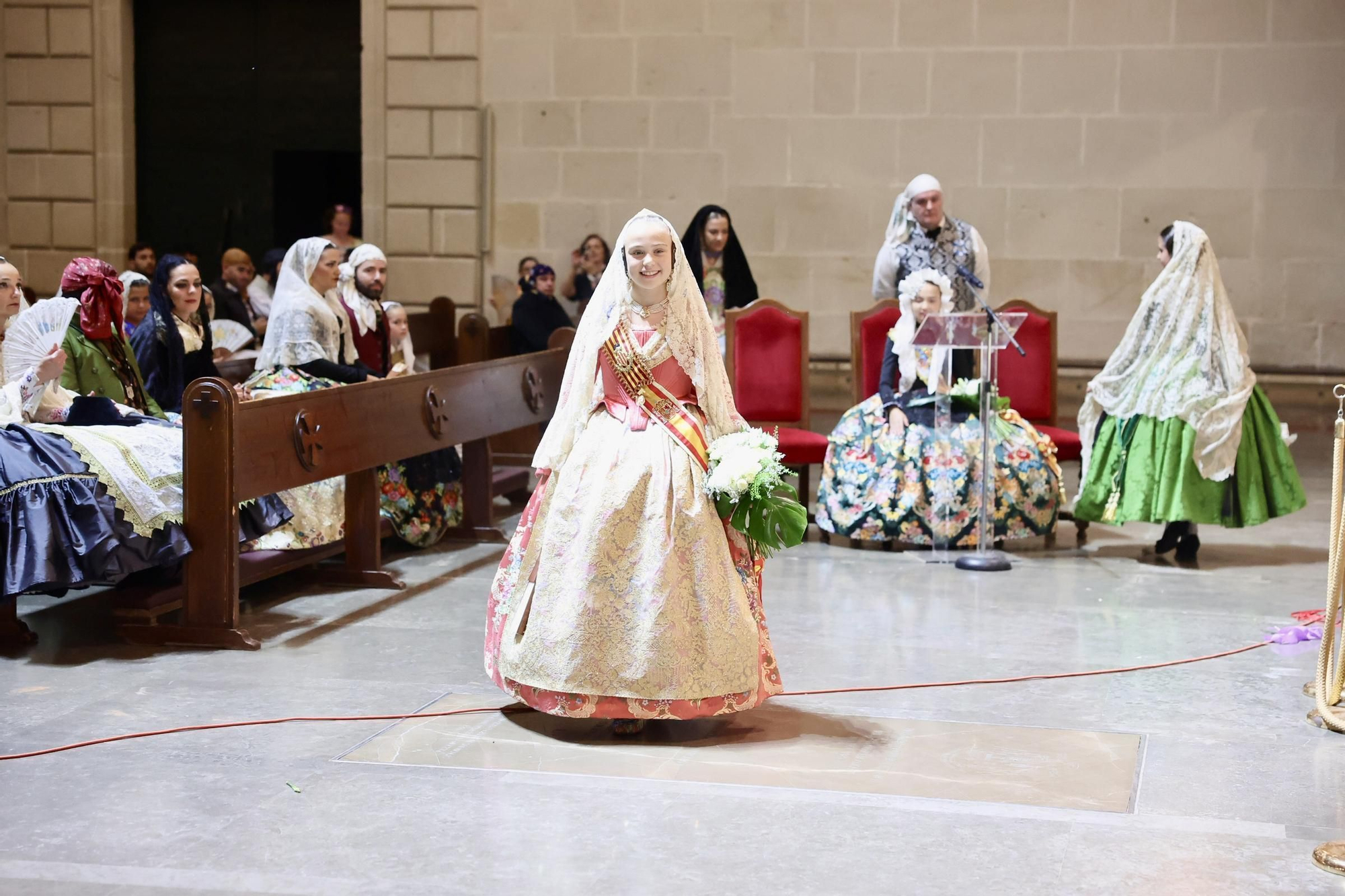 Primera jornada de Ofrenda de las Hogueras de Alicante