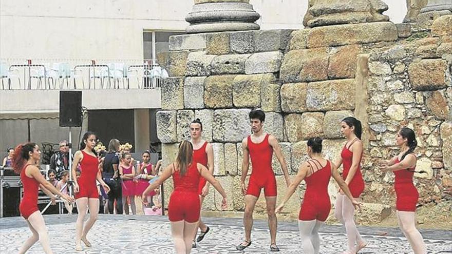 La danza toma el Templo de Diana de Mérida