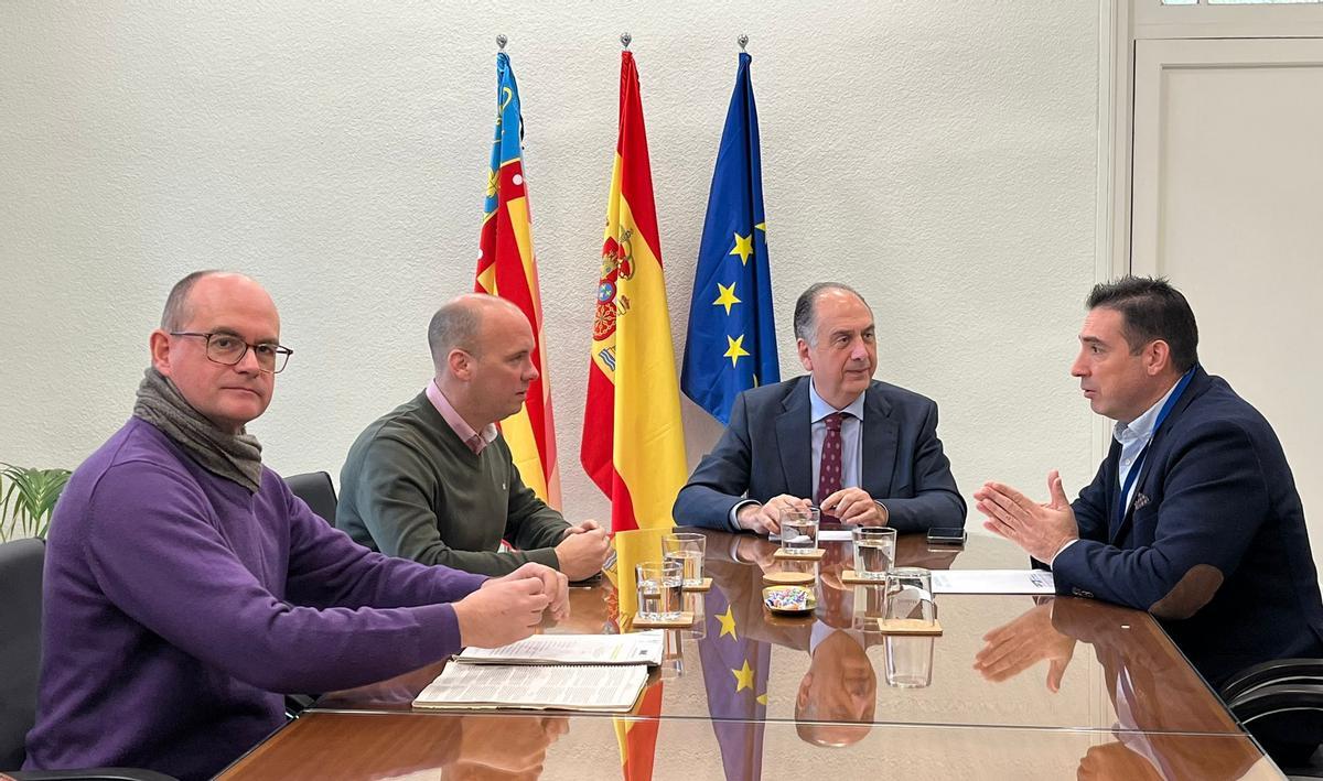 F. Castellano, jefe de servicio de Espectáculos Públicos;  V. Huet, director general de Interior; Juan Carlos Valderrama, conseller de Emergencias; y Tomás Játiva, decano de COGITI Valencia.