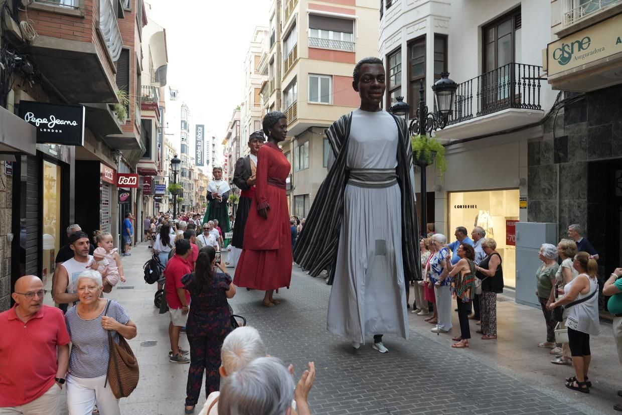 Castelló recibe con honores al Santísimo en la procesión del Corpus Christi