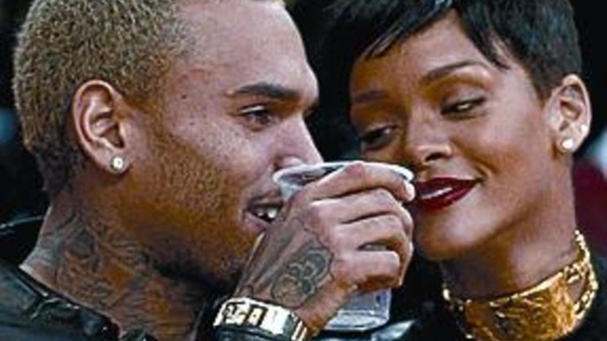 Rihanna defiende a Chris Brown_MEDIA_1