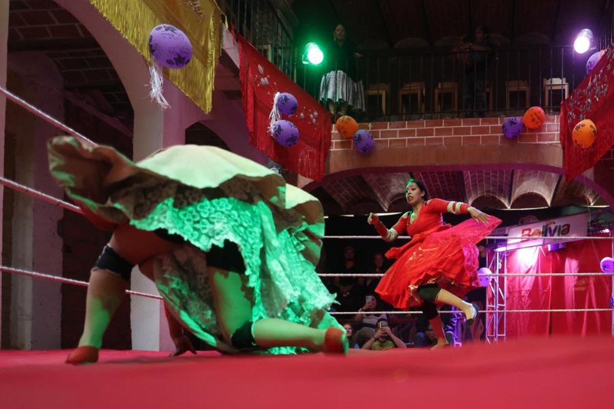 Las “Cholitas Luchadoras”: el poder femenino que desafía el machismo desde el ring