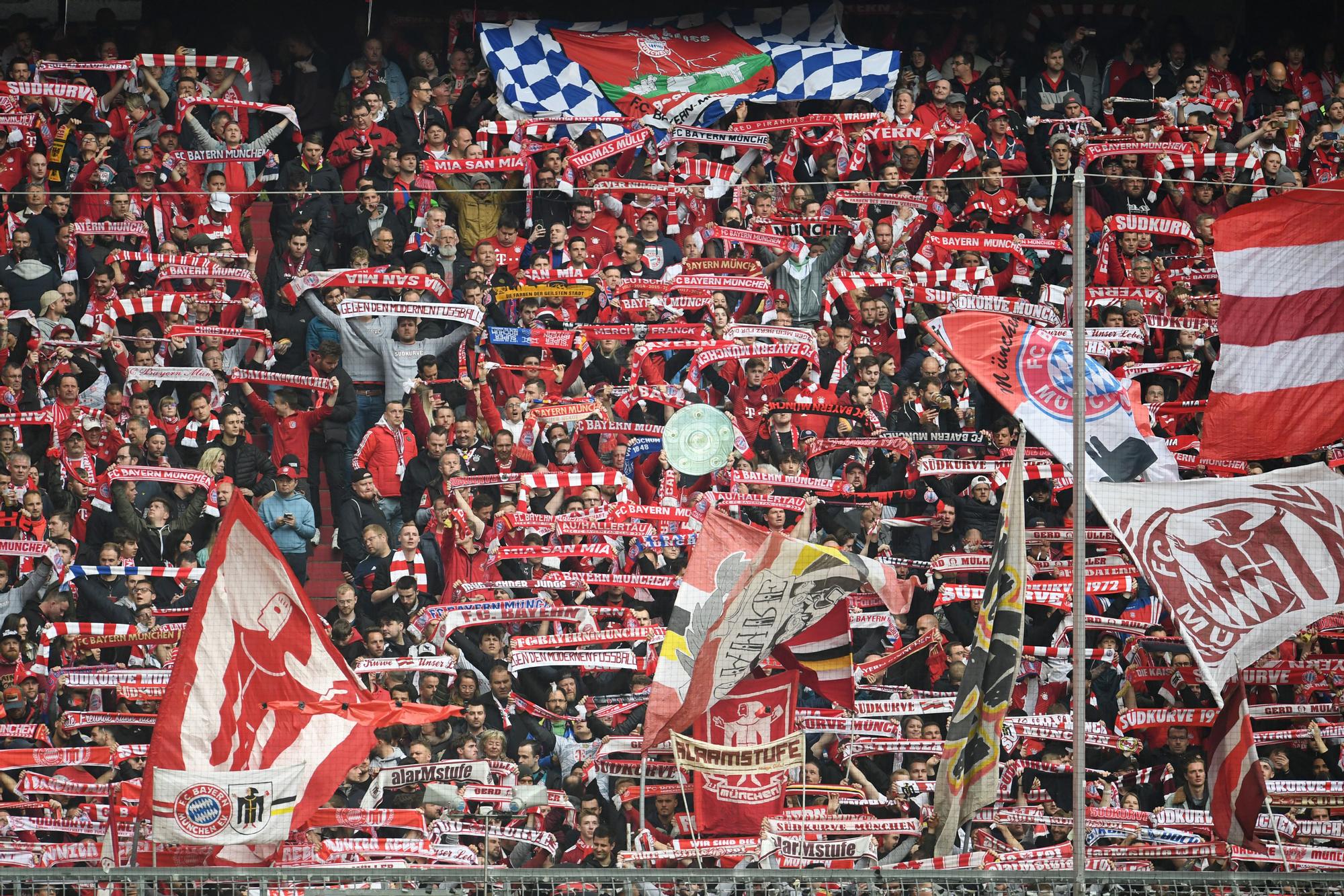 L&#039;afició del Bayern ha omplert l&#039;Allianz Arena per celebrar el desè títol de lliga consecutiu