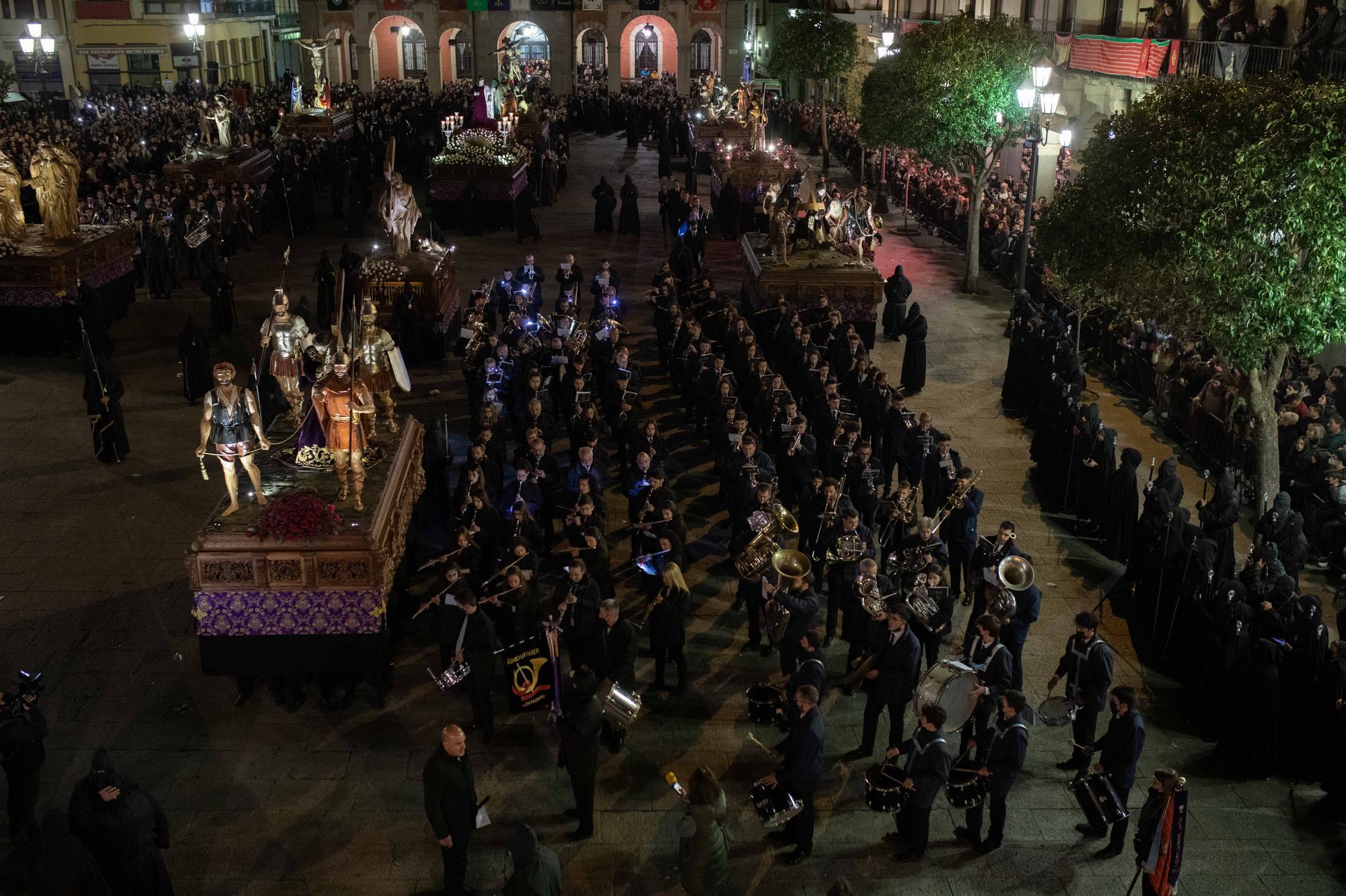 GALERÍA | Las mejores imágenes de la histórica salida de la Cofradía de Jesús Nazareno