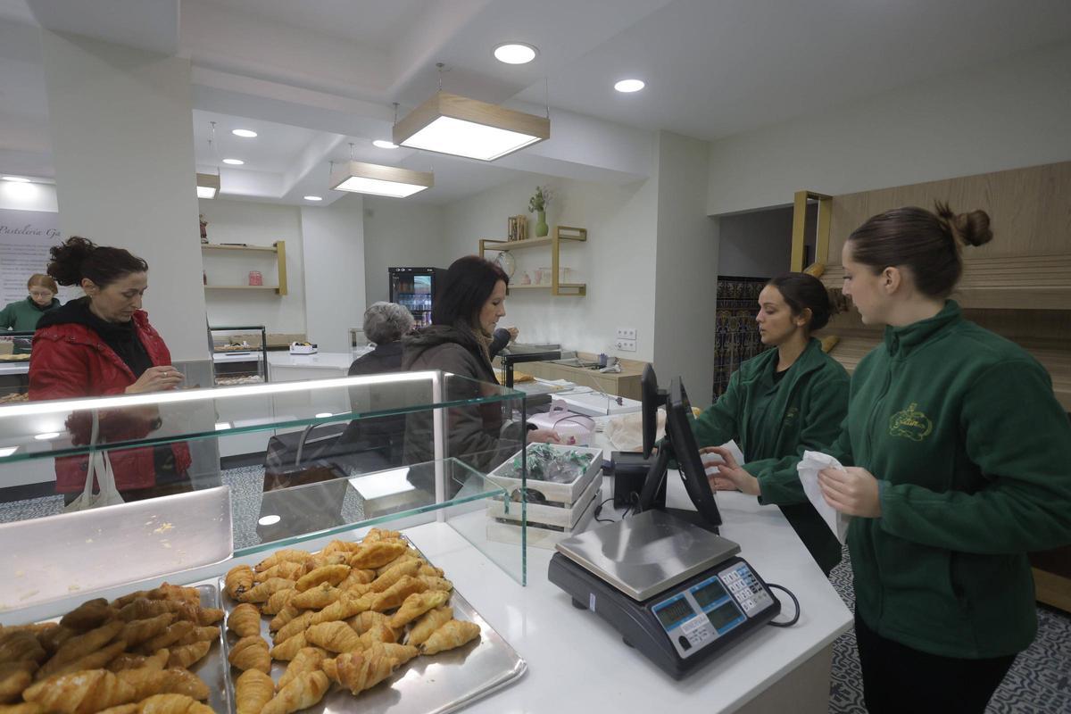 La Pastelería Galán, esta mañana, tras reabrir sus puertas en Albal.