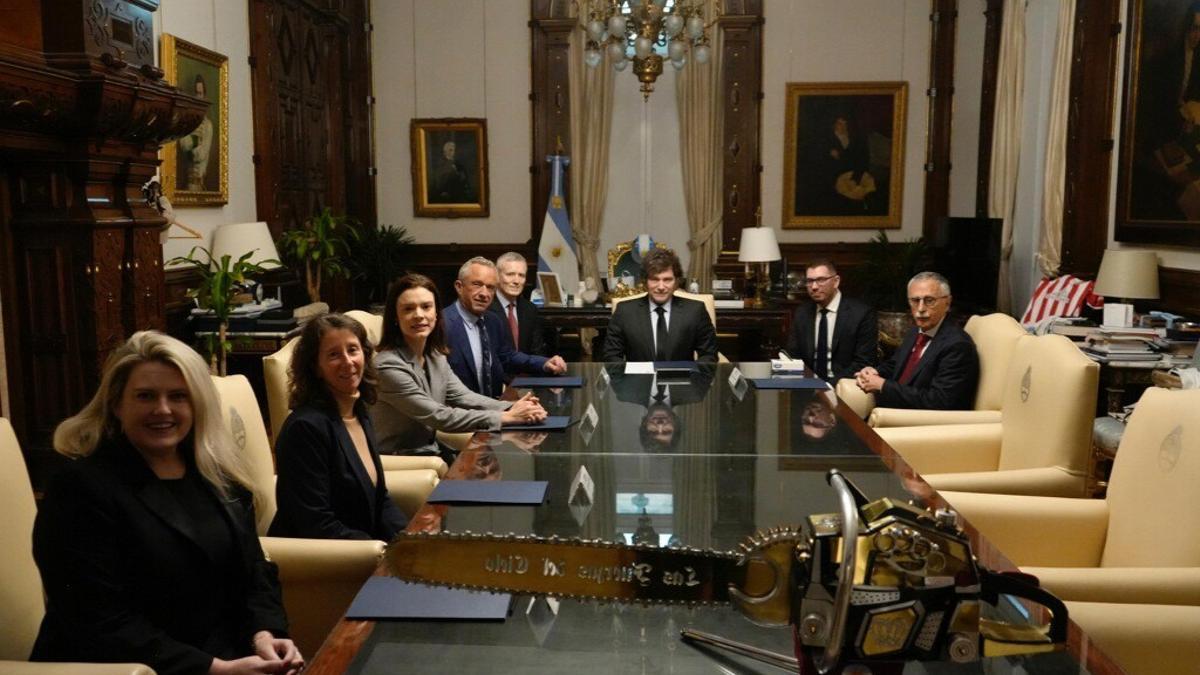 EEUU y Argentina invitan a otros países a su alianza de cooperación sanitaria que hará frente a la OMS