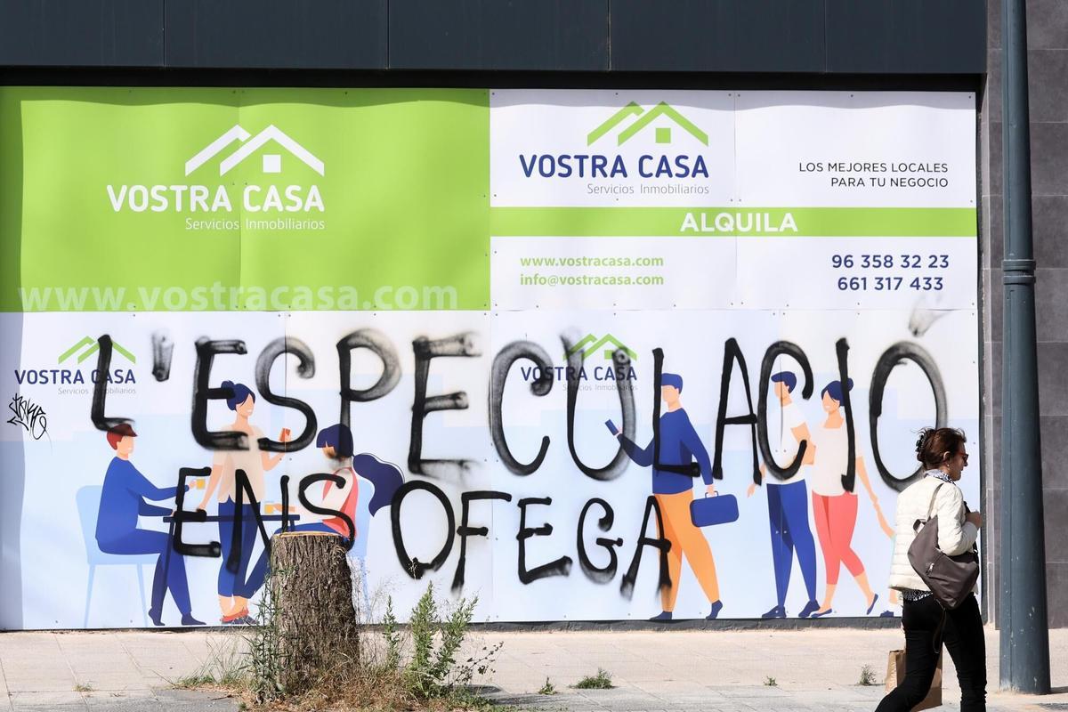 Pintada contra la especulación inmobiliaria en el barrio de Malilla. BARRIO MALILLA . CONSTRUCCIÓN VIVIENDAS . OBRA NUEVA . SECTOR INMOBILIARIO