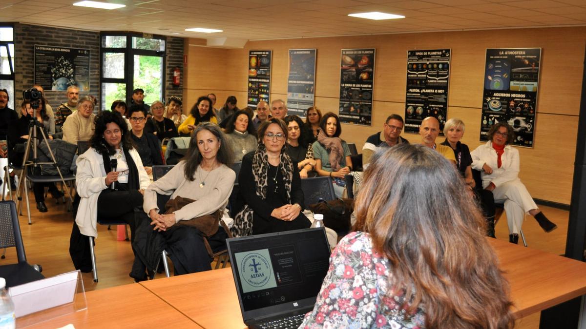 Asistentes al Congreso internacional de espiritualidad y salud “Vida Infinita” de Pola de Allande.