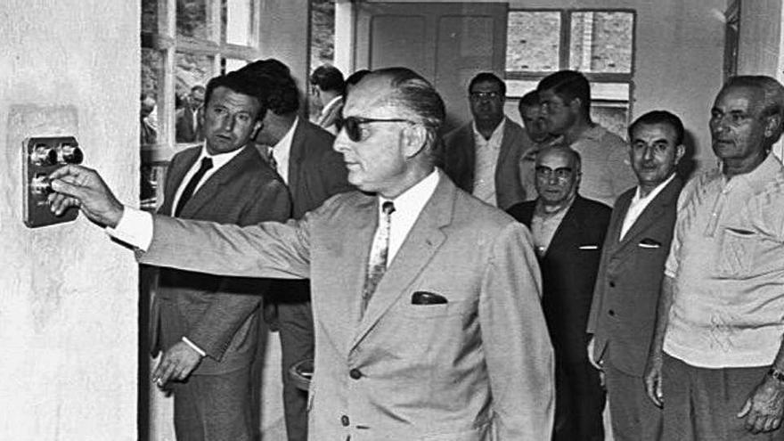 Inauguració de les noves instal·lacions de la Junta d&#039;Aimines, ques gestiona el servei d&#039;aigua, l&#039;any 1971