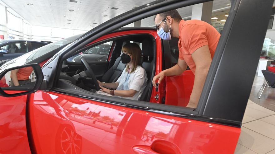 La falta de microchips merma en un 11% la venta de coches en Castellón