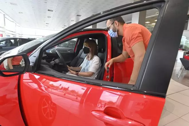 La falta de microchips merma en un 11% la venta de coches en Castellón