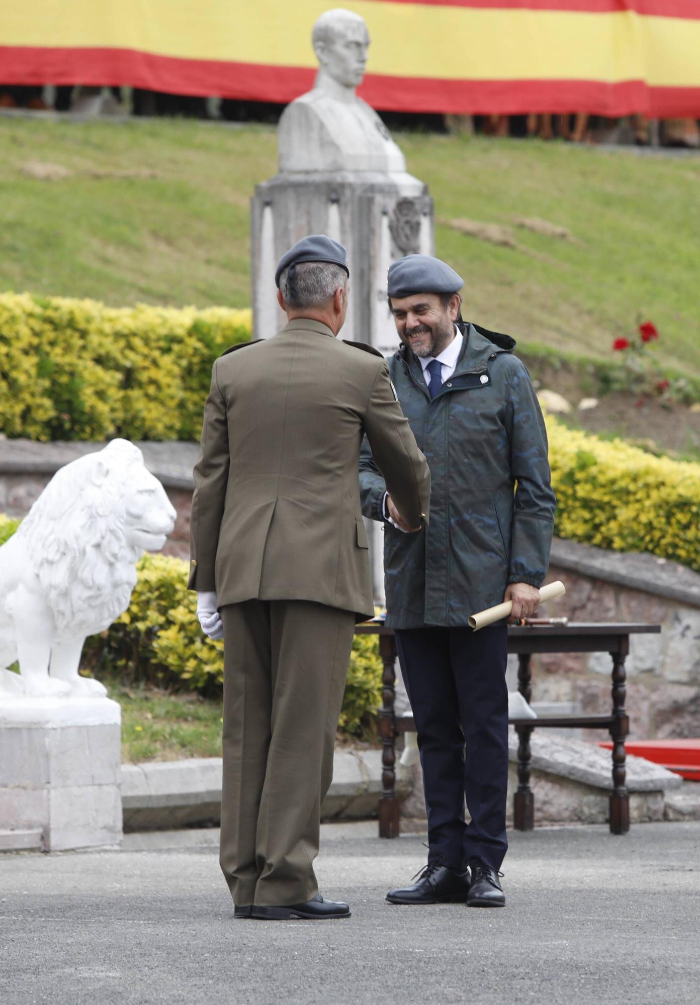 Parada militar en el acuartelamiento "Cabo Noval"