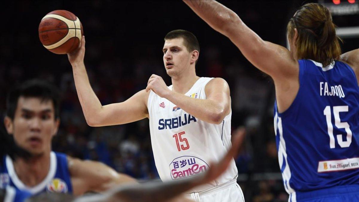 Nikola Jokic, puro talento en la pintura de Serbia