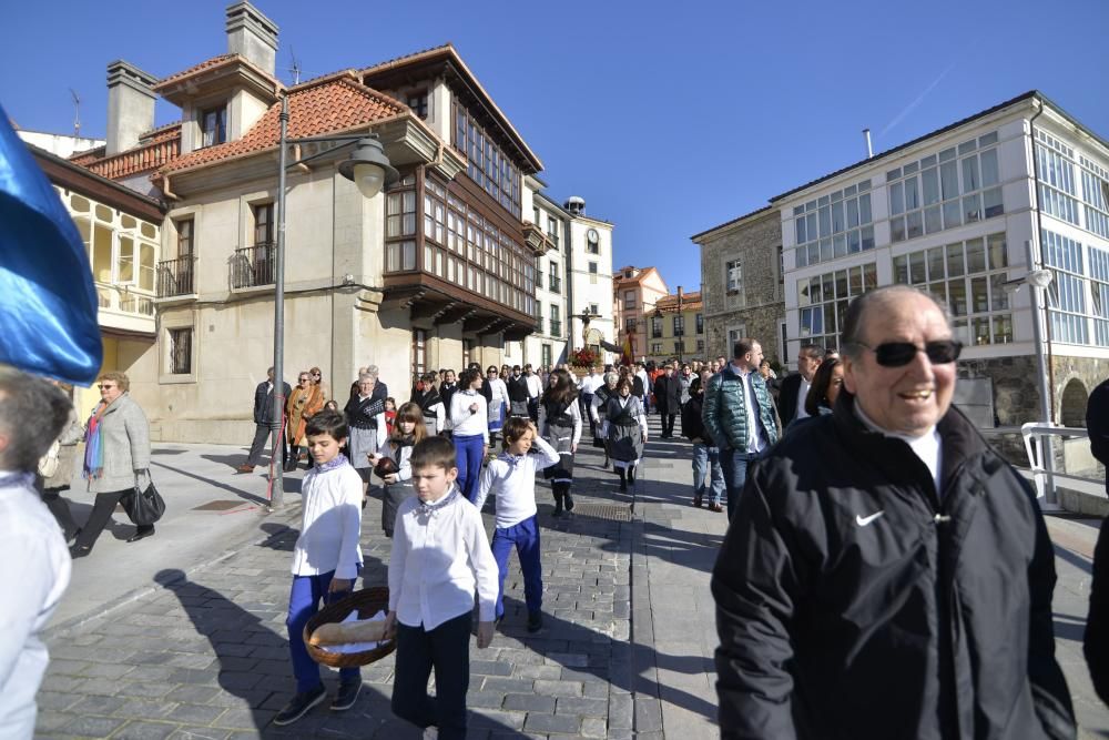 Procesión del cristo del socorro en Luanco