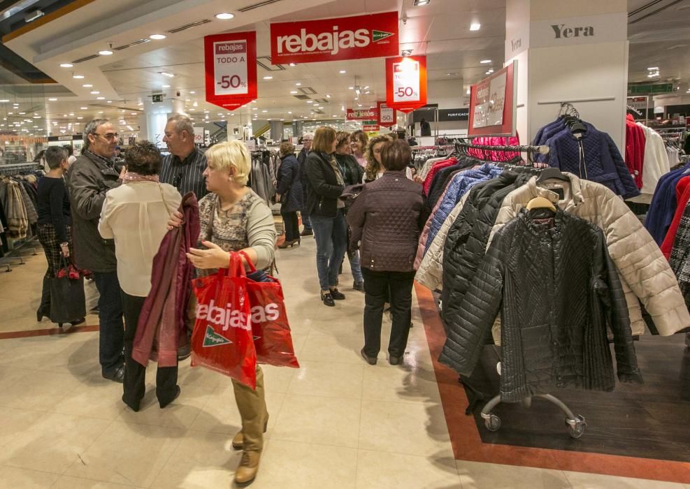 Las rebajas arracan fuerte en Elche