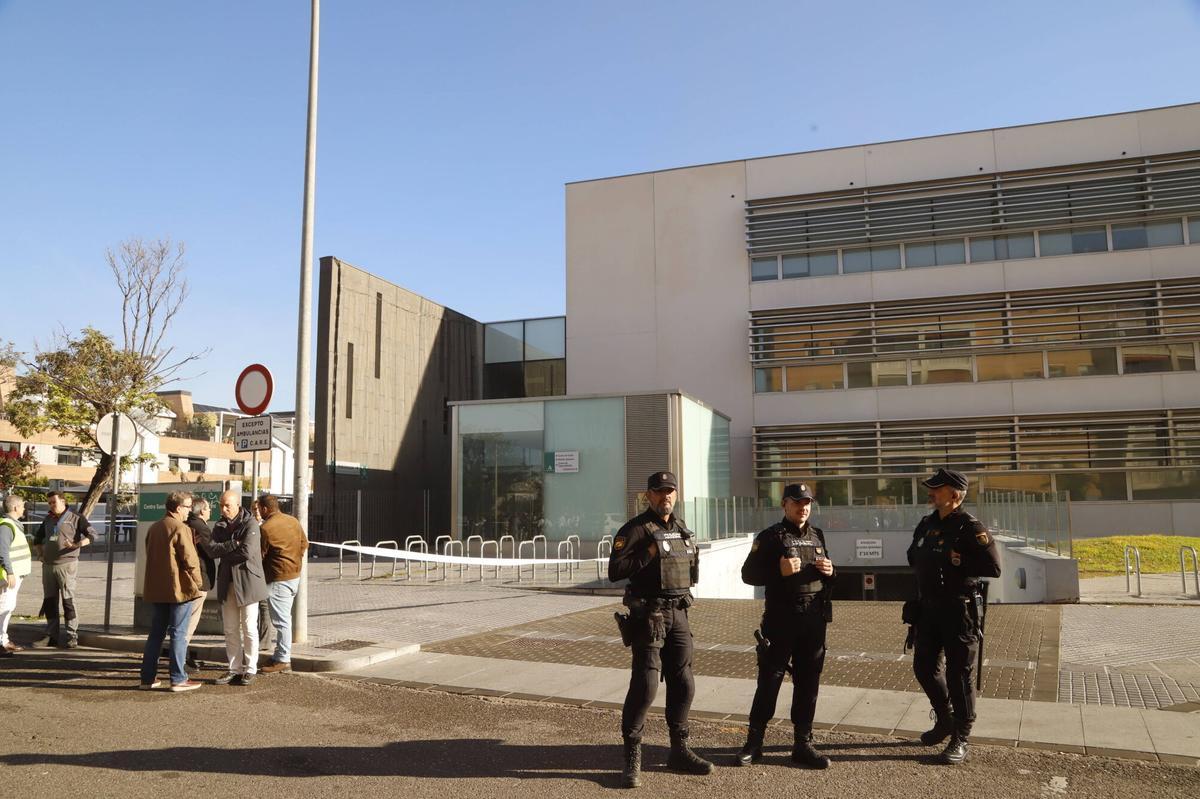 Desalojan el centro sanitario Castilla del Pino