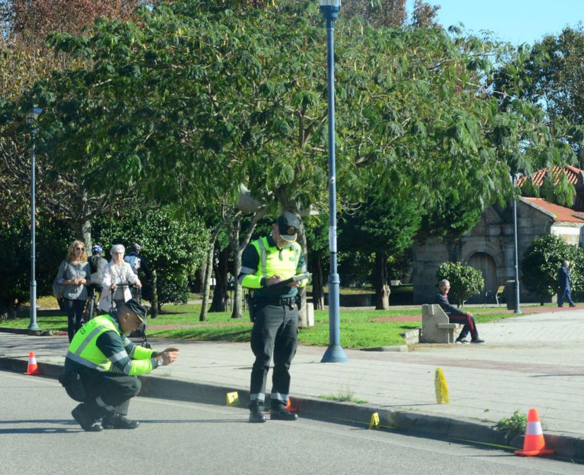 Una de las mediciones tomadas ayer por la mañana en la zona del accidente. | Gonzalo Núñez