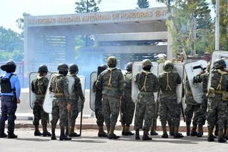 Honduras: Un enfrentamiento entre estudiantes y militares deja al menos tres heridos