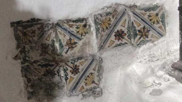Los azulejos descubiertos en la iglesia no son muy comunes.