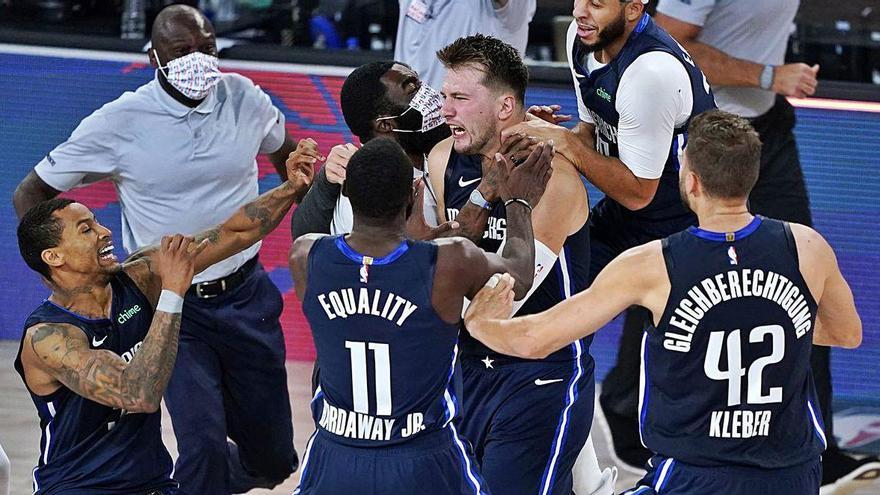 Doncic bate otro récord y gana para Dallas con un triple sobre la bocina