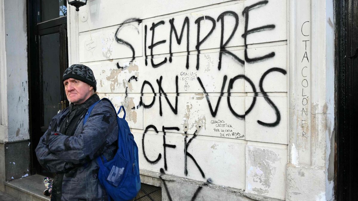 Pintada en una pared en apoyo a Cristina Fernández de Kirchner, expresidenta de Argentina.