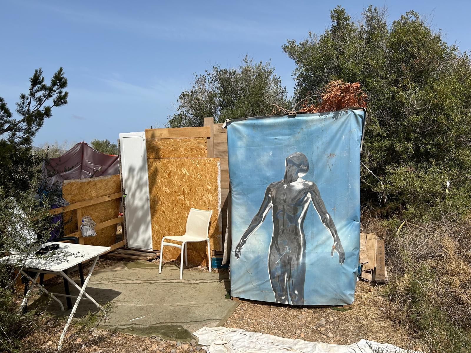 Mira aquí las imágenes de todos los residuos retirados de los asentamientos ilegales en Ibiza